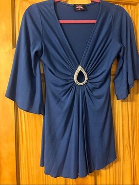 Elegant Navy V-Neck Tunic with Teardrop Jewel Accent
